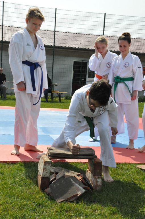 - 9. Firmen-und Familiensportfest