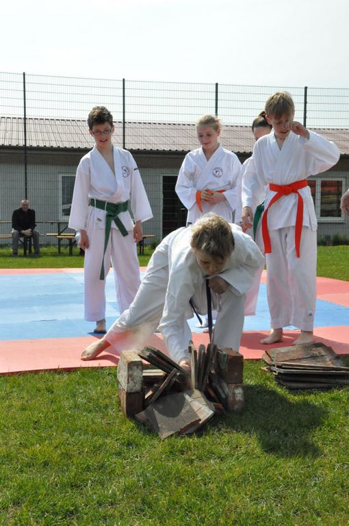 - 9. Firmen-und Familiensportfest