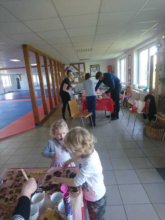 In der Osterbäckerei gibt es manche Kleckerei...