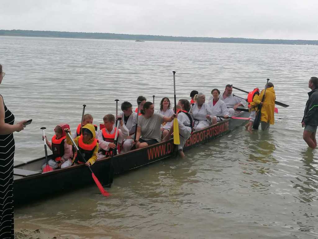 Wasser von unten und Wasser von oben - und trotzdem ein Riesenspaß: Das Sommerfest am Arendsee