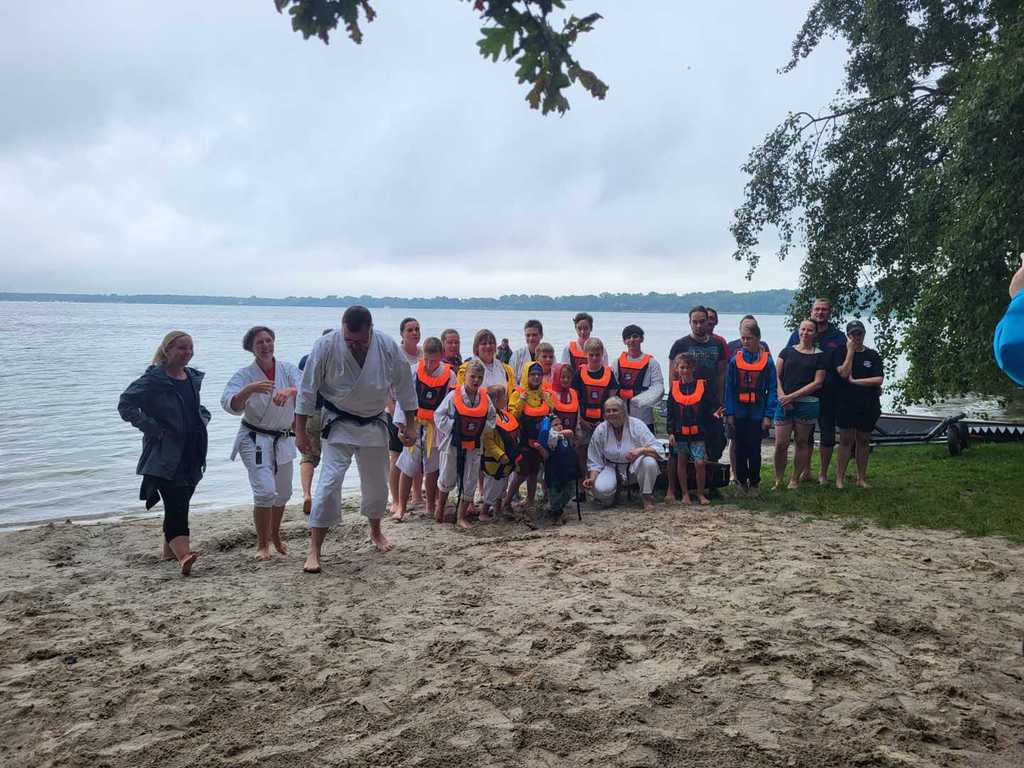 Wasser von unten und Wasser von oben - und trotzdem ein Riesenspaß: Das Sommerfest am Arendsee