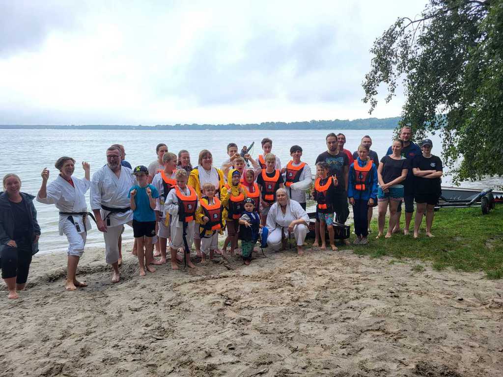 Wasser von unten und Wasser von oben - und trotzdem ein Riesenspaß: Das Sommerfest am Arendsee