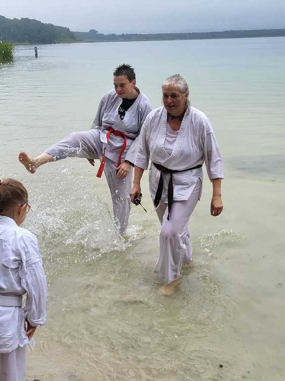 Wasser von unten und Wasser von oben - und trotzdem ein Riesenspaß: Das Sommerfest am Arendsee