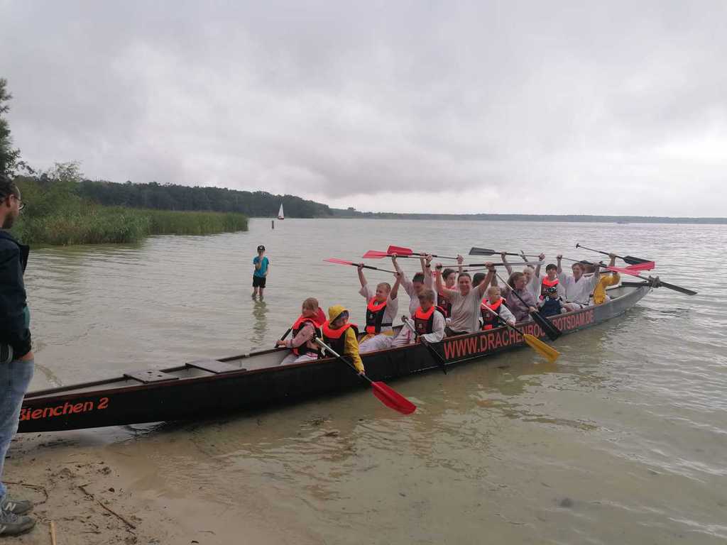 Wasser von unten und Wasser von oben - und trotzdem ein Riesenspaß: Das Sommerfest am Arendsee